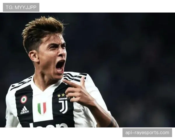 “瞬间：多特边锋阿德耶米突破下底，精准传中助攻菲尔克鲁格头球破门”